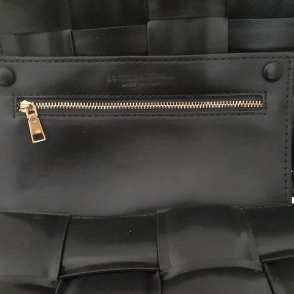 SOLD  Chic Crossbody Bag - Picture 5 of 6